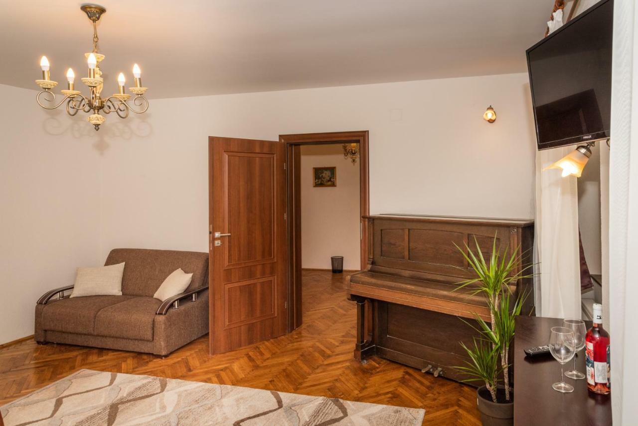 Musik Apartments Old Town 锡比乌 外观 照片